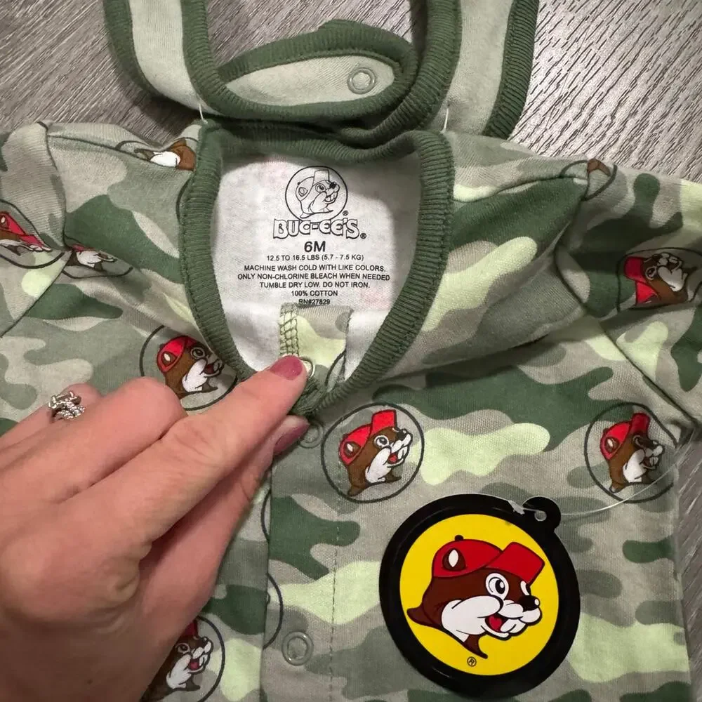 Buc-ee's Baby Sleeper, Bib, and socks Set